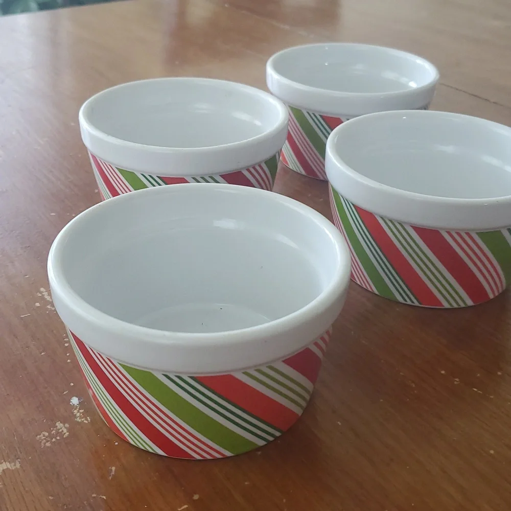 4 ceramic red and green candy cane striped pattern Ramekins